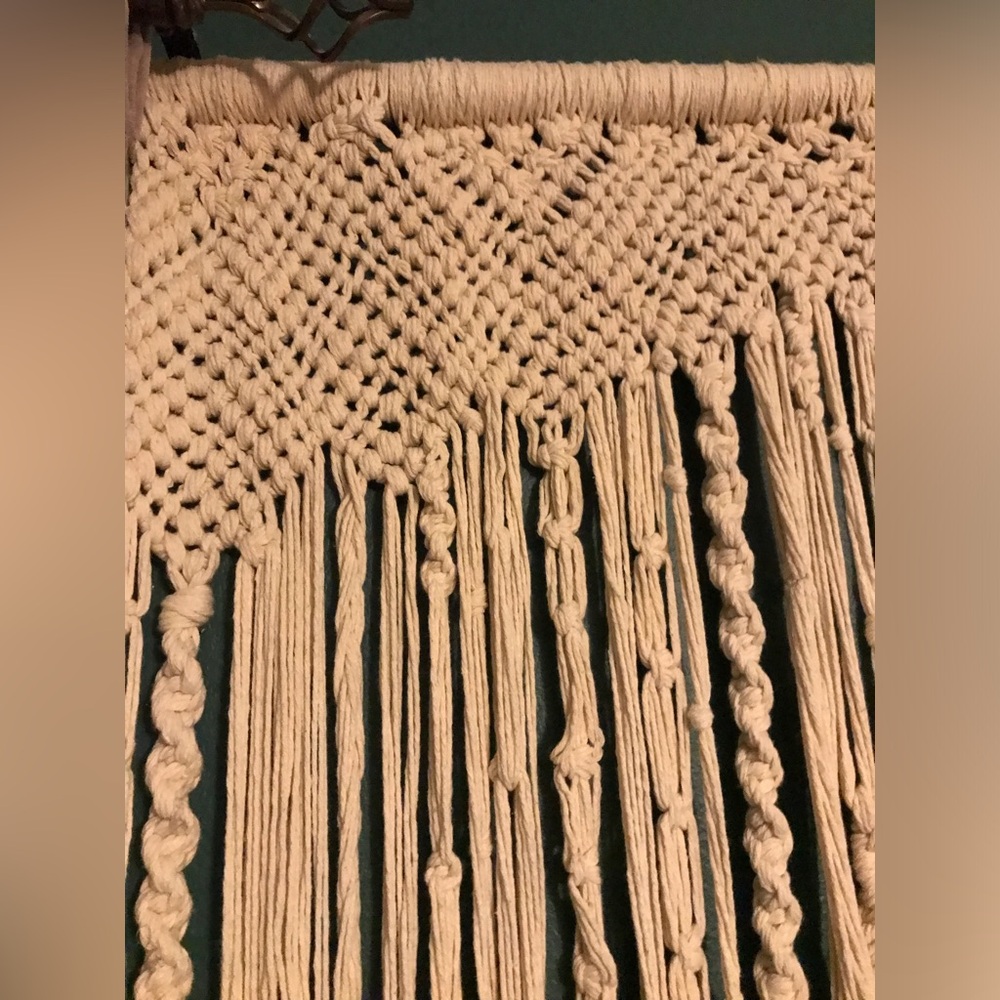 Handmade macrame wall hanging - Picture 2 of 4